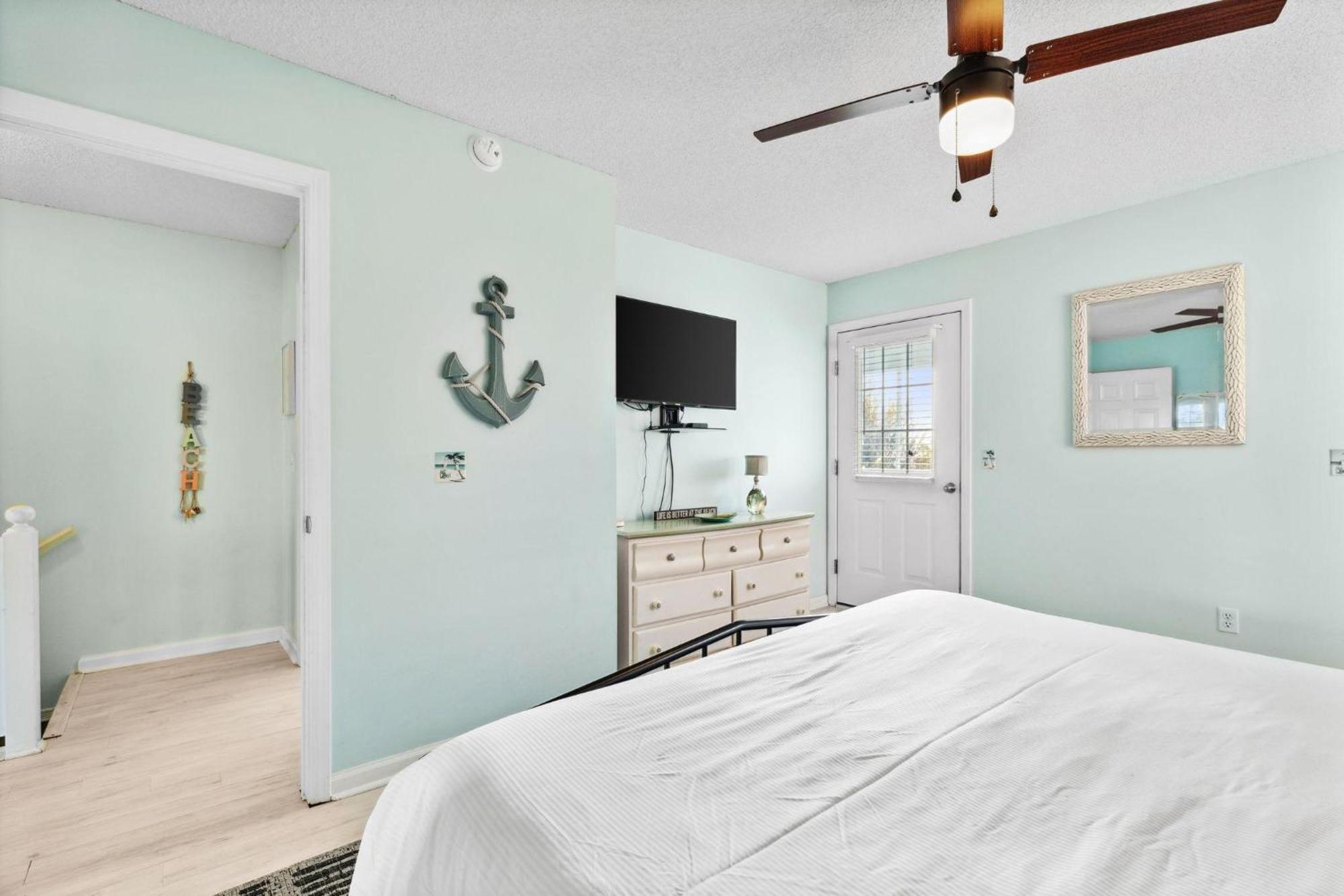 Holiday home 17214 Front Rd T28 *
