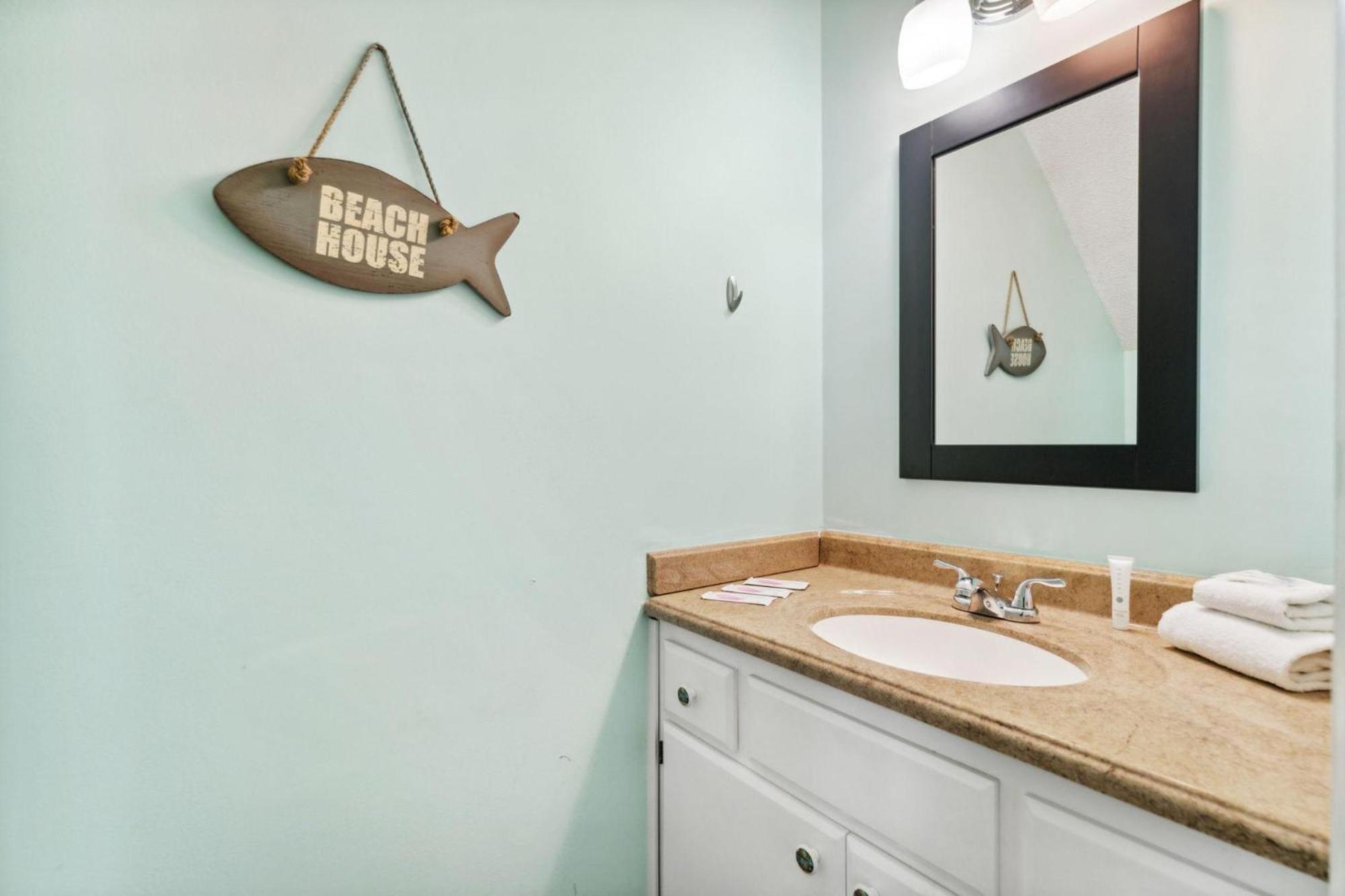 17214 Front Rd T28 Holiday home